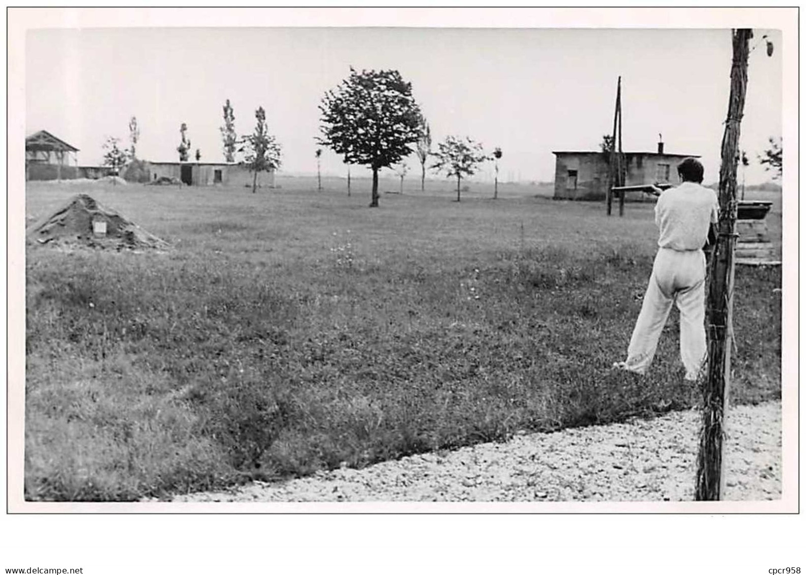 Sport. N°46656 . Tir. Homme Tirant Au Fusil. . Arme .  Carte Photo Souple. - Schieten (Wapens)