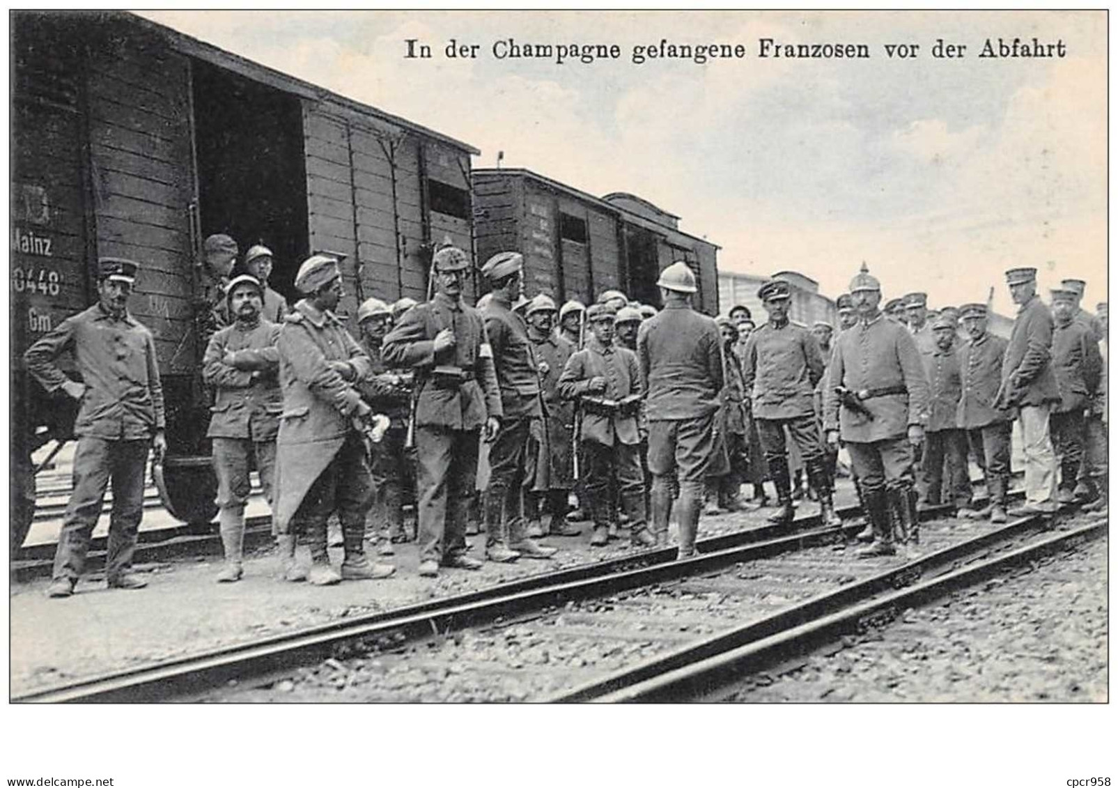 Transport . N°46605 . In Der Champagne Gefangene Franzosen Vor Der Abfahrt . Train - Stazioni Con Treni