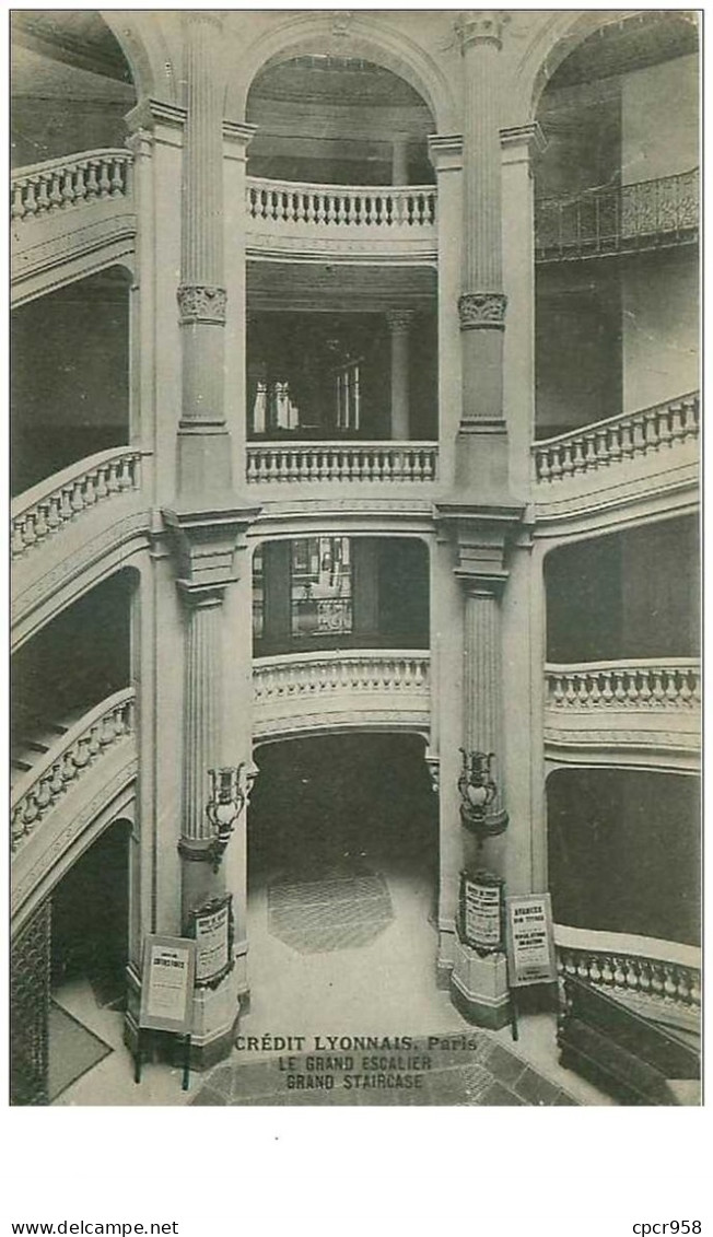 Banque. .n°33032 . Credit Lyonnais Paris.  Le Grand Escalier - Banques