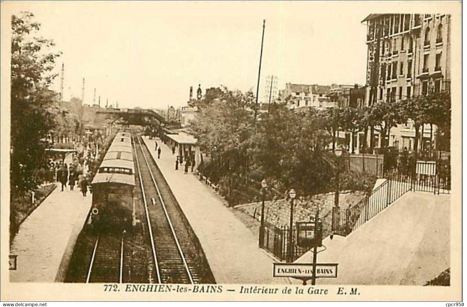 TRAIN.CHEMIN DE FER.n°1803.ENGHEIL LES BAINS.INTERIEUR DE LA GARE.TRAIN - Stazioni Con Treni