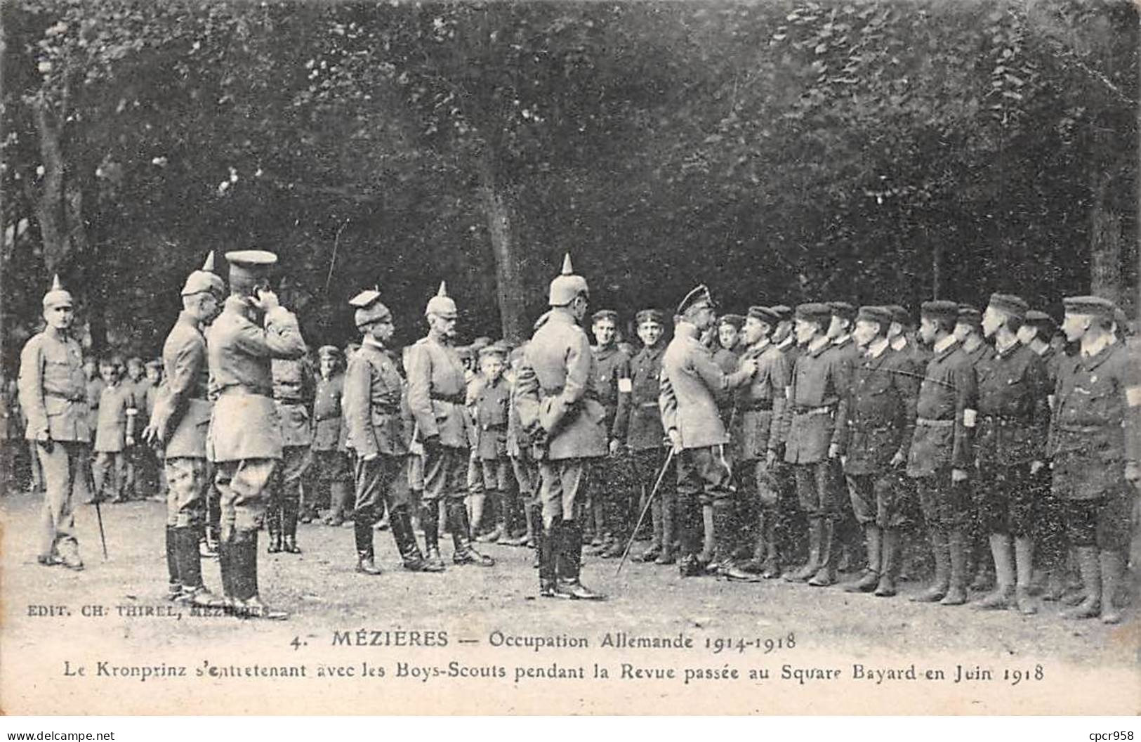 SCOUTISME - SAN36598 - Mézières - Le Kronprinz S'entretenant Avec Les Boys Scouts Pendant La Revue Passé Au Square - Pfadfinder-Bewegung