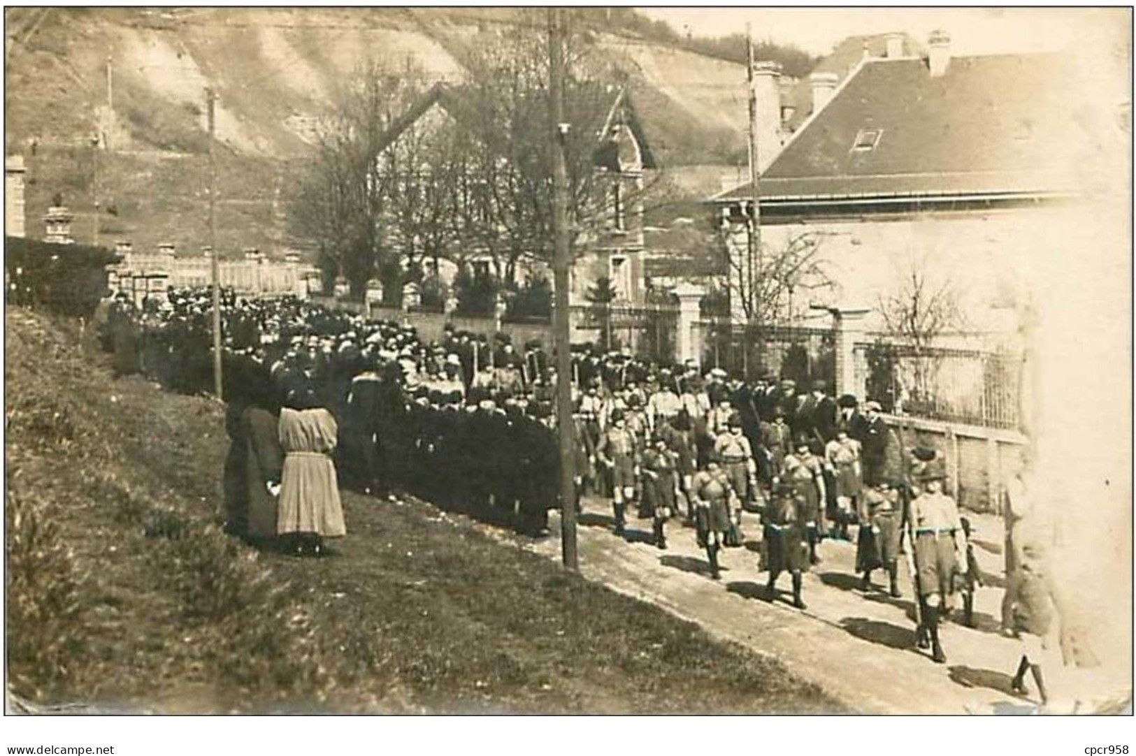 SCOUTISME.n°2751.MARCHE.DEFILE.CP PHOTO - Scoutisme