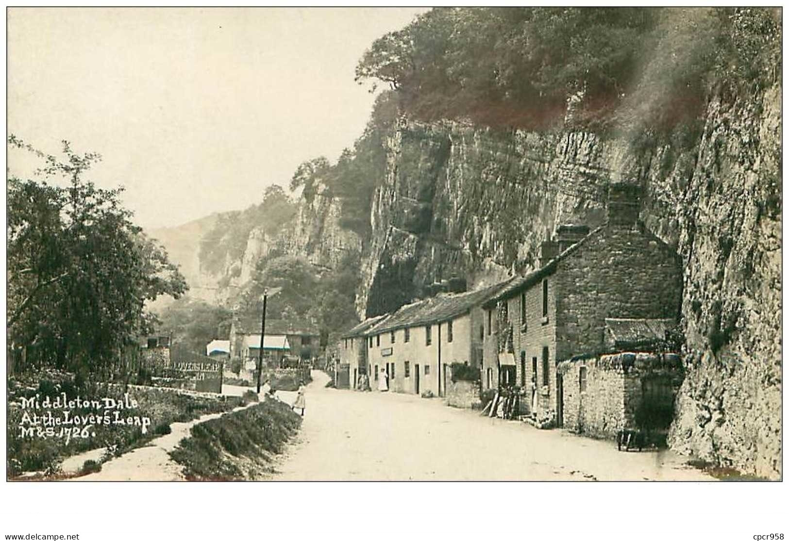 ROYAUME UNI.n°30643.ANGLETERRE.MIDDLETON DALE.AT THE LOVER'S LEAP.CP PHOTO - Derbyshire