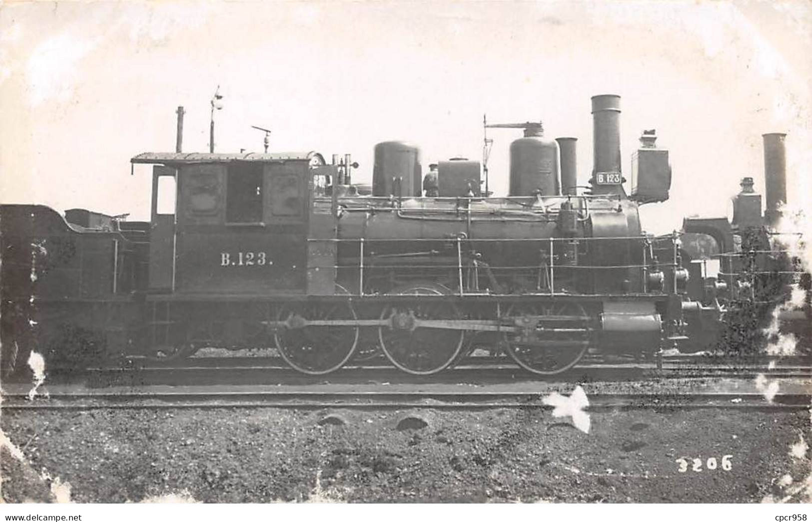 RUSSIE - SAN28953 - Train - Locomotive - Gare - CP Photo - En L'état - Russland