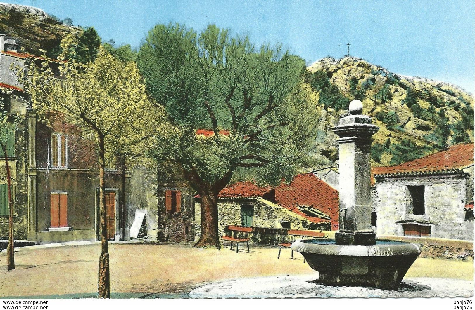 La Garde-Freynet (83) - Place Des Aires - La Garde Freinet