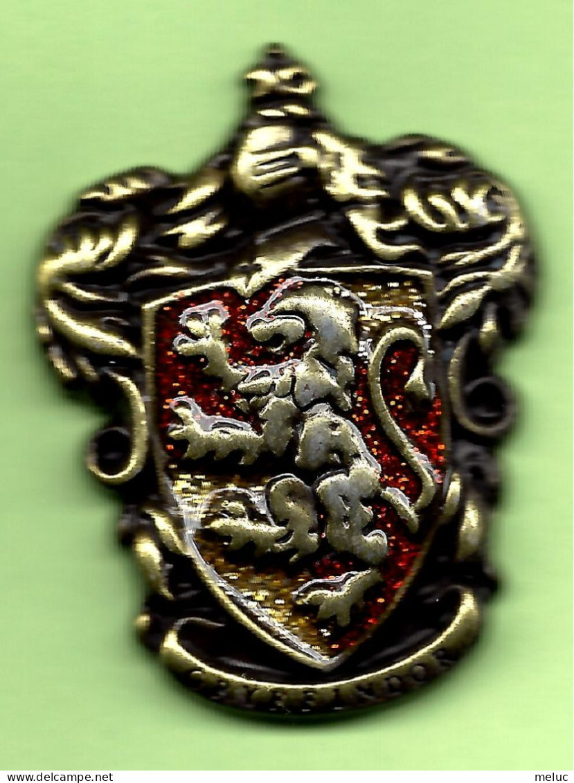 Pin's Harry Potter Gryffondor Maison De Magie (Relief) - 7J20 - Kino
