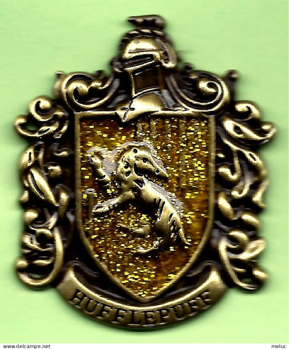 Pin's Harry Potter Hufflepuff (Poufsouffle) Maison De Magie (Relief) - 7J21 - Kino