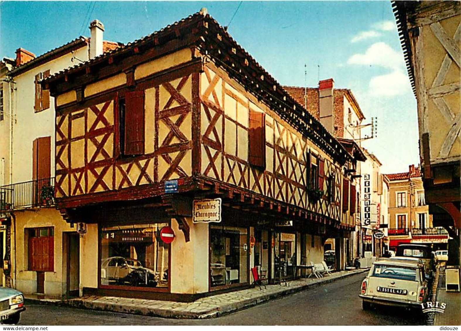 Automobiles - Villeneuve Sur Lot - Vieille Maison à Colombage - CPM - Voir Scans Recto-Verso - Turismo