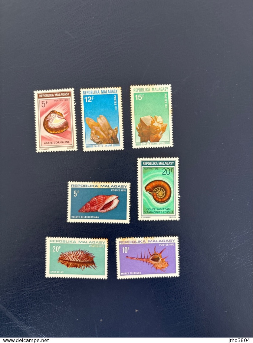 MADAGASCAR 1970 Serie Minéraux Et Coquillages Neuf YT 472 / 473 Neuf Avec Rousseurs (YT 482 483 477 478 479) - Conchas