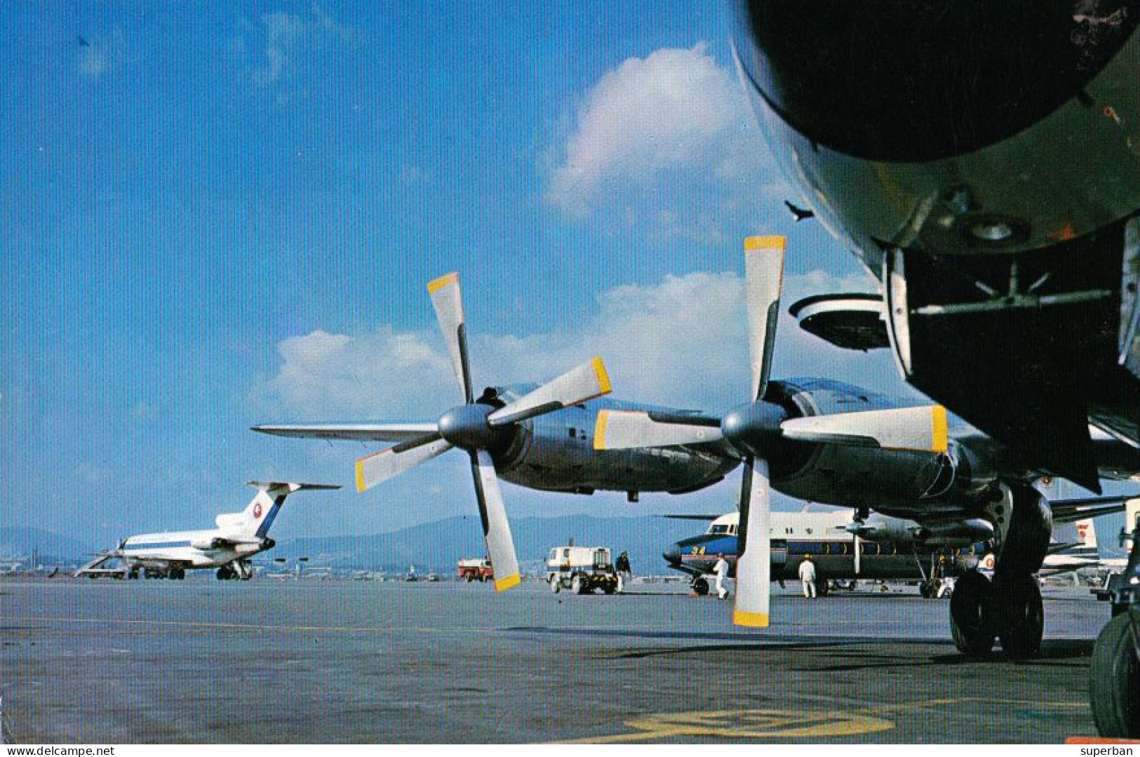 AVIATION CIVILE : QUADRIMOTEUR à HÉLICES Sur AÉROPORT : OSAKA INTERNATIONAL AIRPORT - JAPON / JAPAN (an478) - 1946-....: Era Moderna