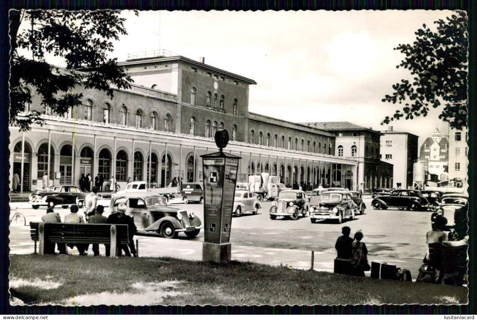 GERMANY - AUGSBURG-Am Hauptbahnhof.(Ed. Ansichtskartenfabrik  Schöning & Co-Aug 198-v/Echtes Schoning Foto)carte Postale - Gares - Sans Trains