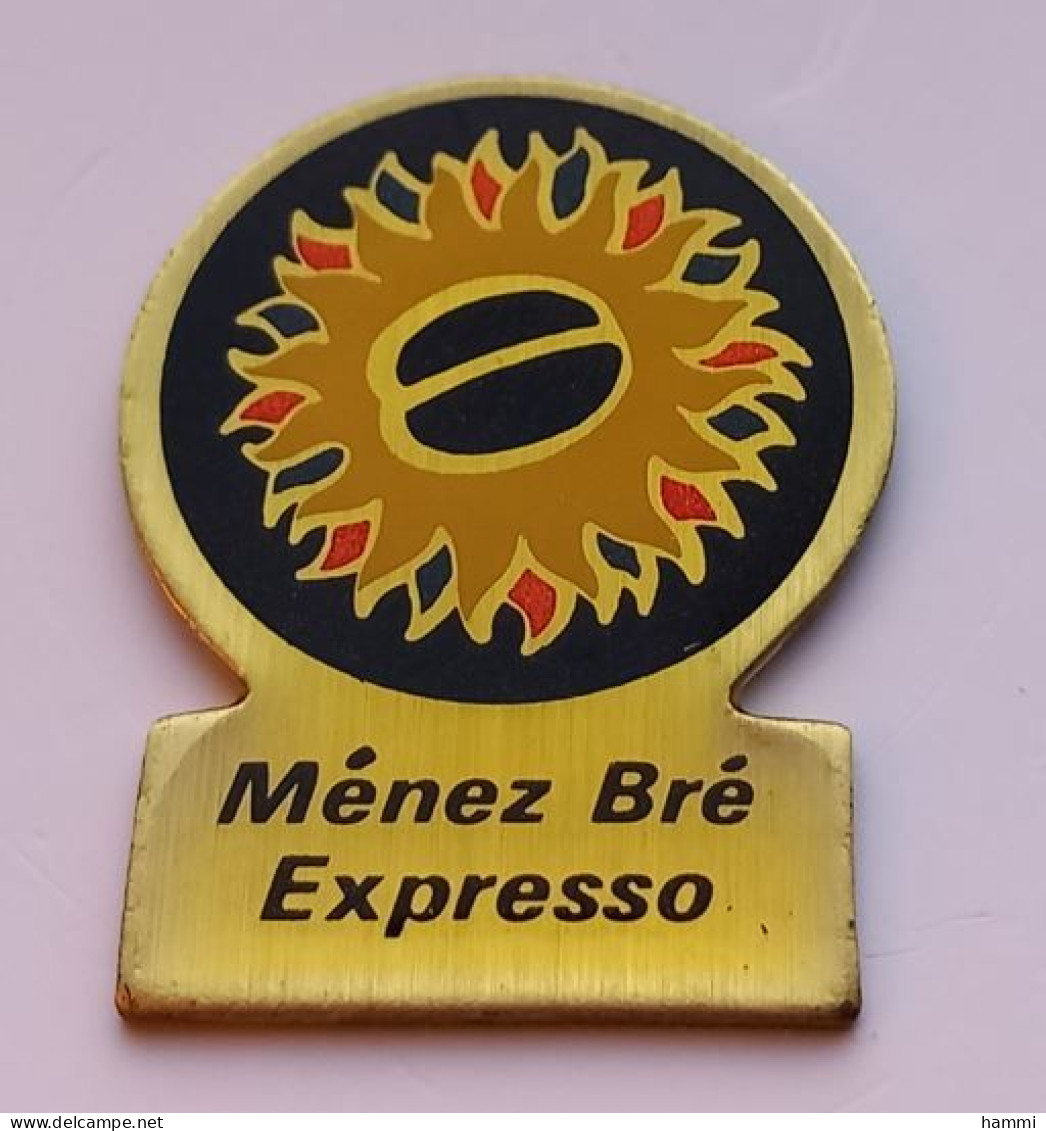 RR70 Pin's CAFÉ MENEZ BRE EXPRESSO Brûlerie Du Menez-Bré Pédernec Côtes-d'Armor Achat Immédiat - Boissons