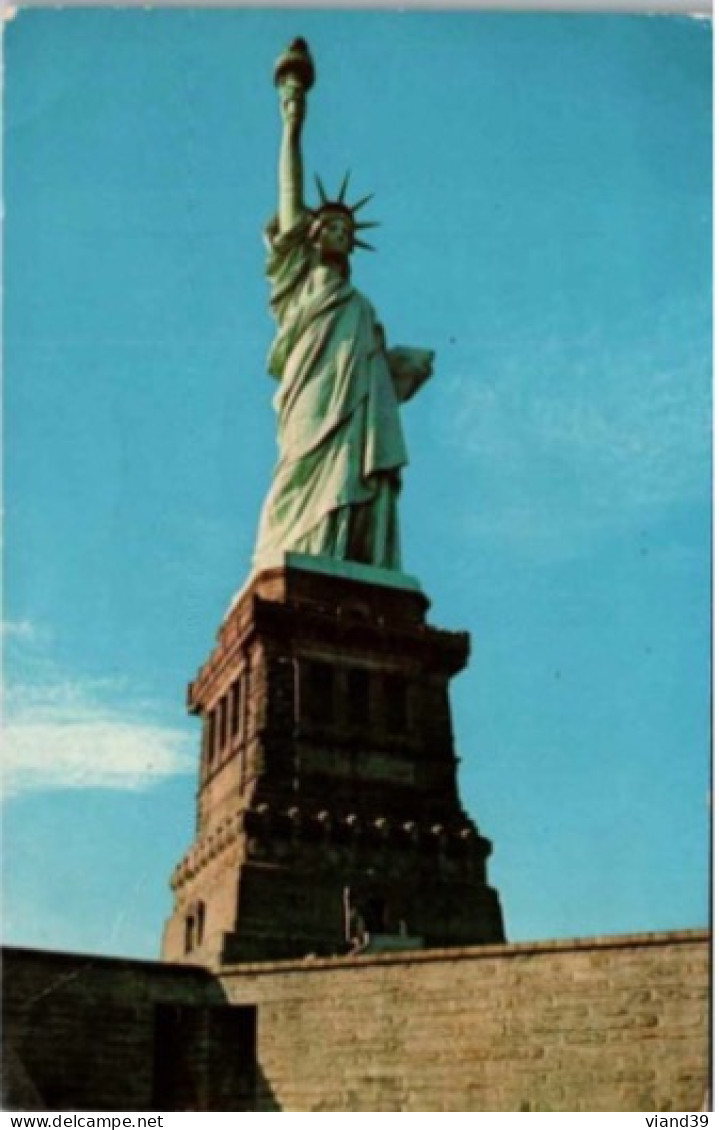 Statue De La Liberté  - - Statue Of Liberty