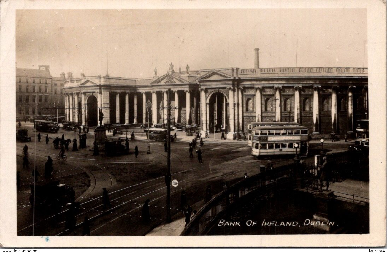 4-4-2024 (1 Z 1) Ireland (posted From  Ireland To Sussex In 1940) Dublin - Bank Of Ireland (b/w) - Banks