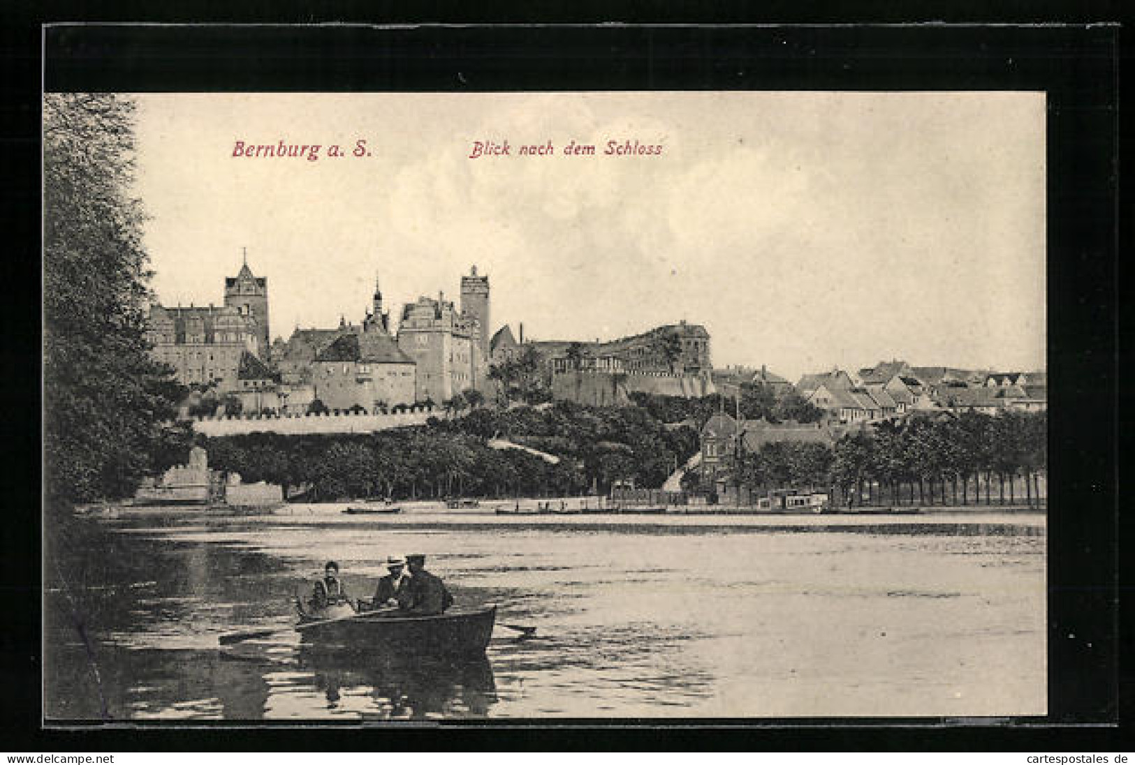 AK Bernburg A. S., Ruderboot Auf Saale Mit Blick Nach Dem Schloss  - Bernburg (Saale)