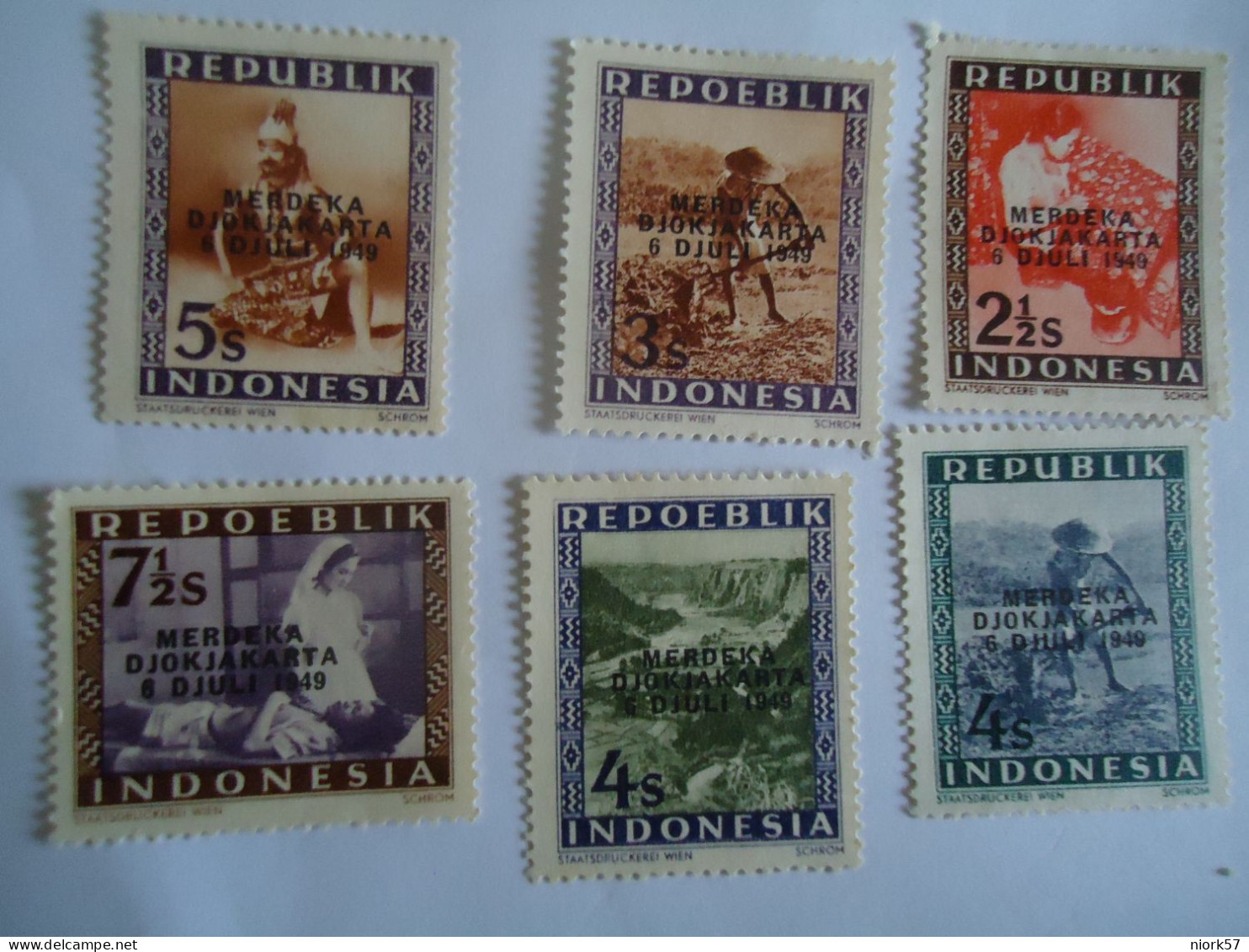 INDONESIA   MLN  6  STAMPS OVERPRINT 1949 - Indonesia