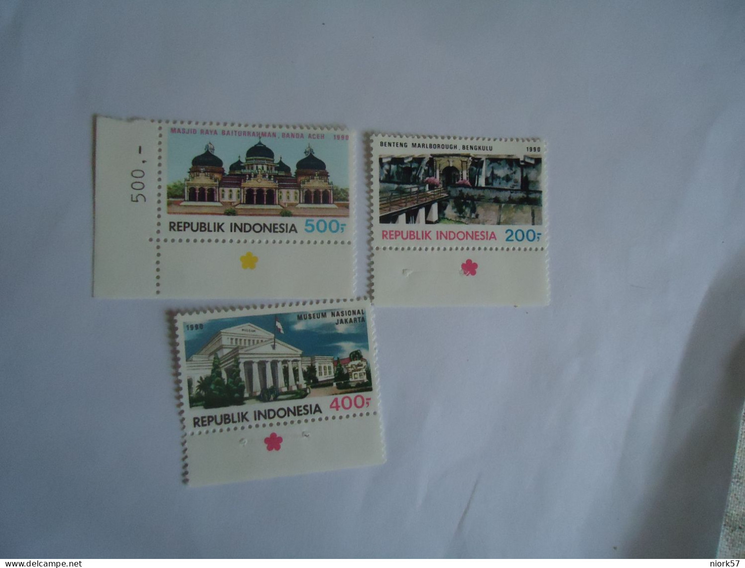 INDONESIA   MNH  3   STAMPS MONUMENTS - Indonesia