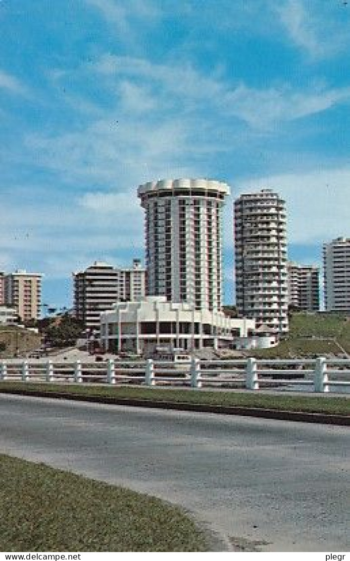 1-PAN 01 02+19 - PANAMA - MODERN BUILDINGS IN THE CITY WITH THE HOTEL HOLIDAY INN IN THE FOREGROUND - Panama