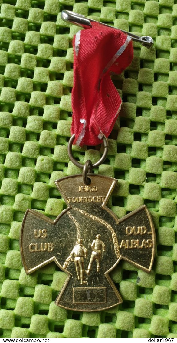 Medaile :  IJsclub , Noordzijde 31A , Oud-Alblas  -  Original Foto  !!  Medallion  Dutch - Autres & Non Classés