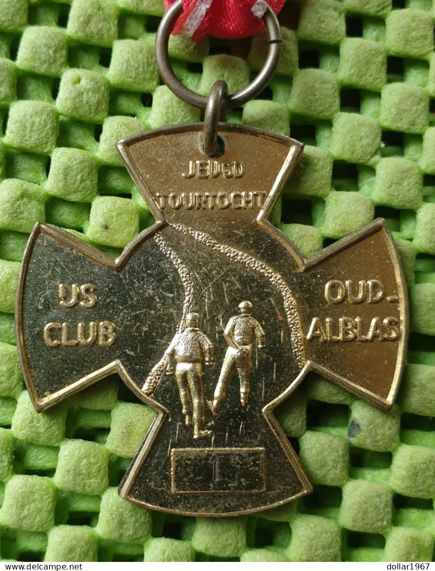 Medaile :  IJsclub , Noordzijde 31A , Oud-Alblas  -  Original Foto  !!  Medallion  Dutch - Autres & Non Classés