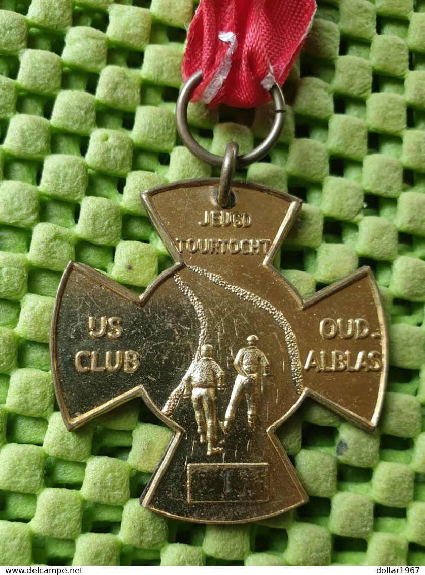 Medaile :  IJsclub , Noordzijde 31A , Oud-Alblas  -  Original Foto  !!  Medallion  Dutch - Altri & Non Classificati