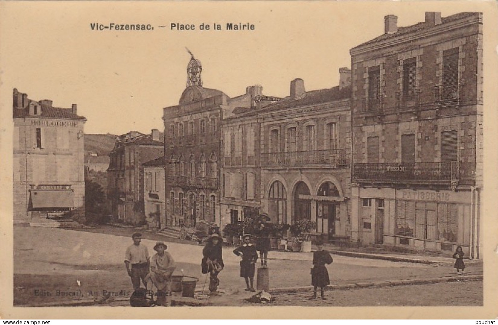 Z10- 32) VIC FEZENSAC (GERS) PLACE DE LA MAIRIE  - (ANIMEE - 2 SCANS)   - Vic-Fezensac