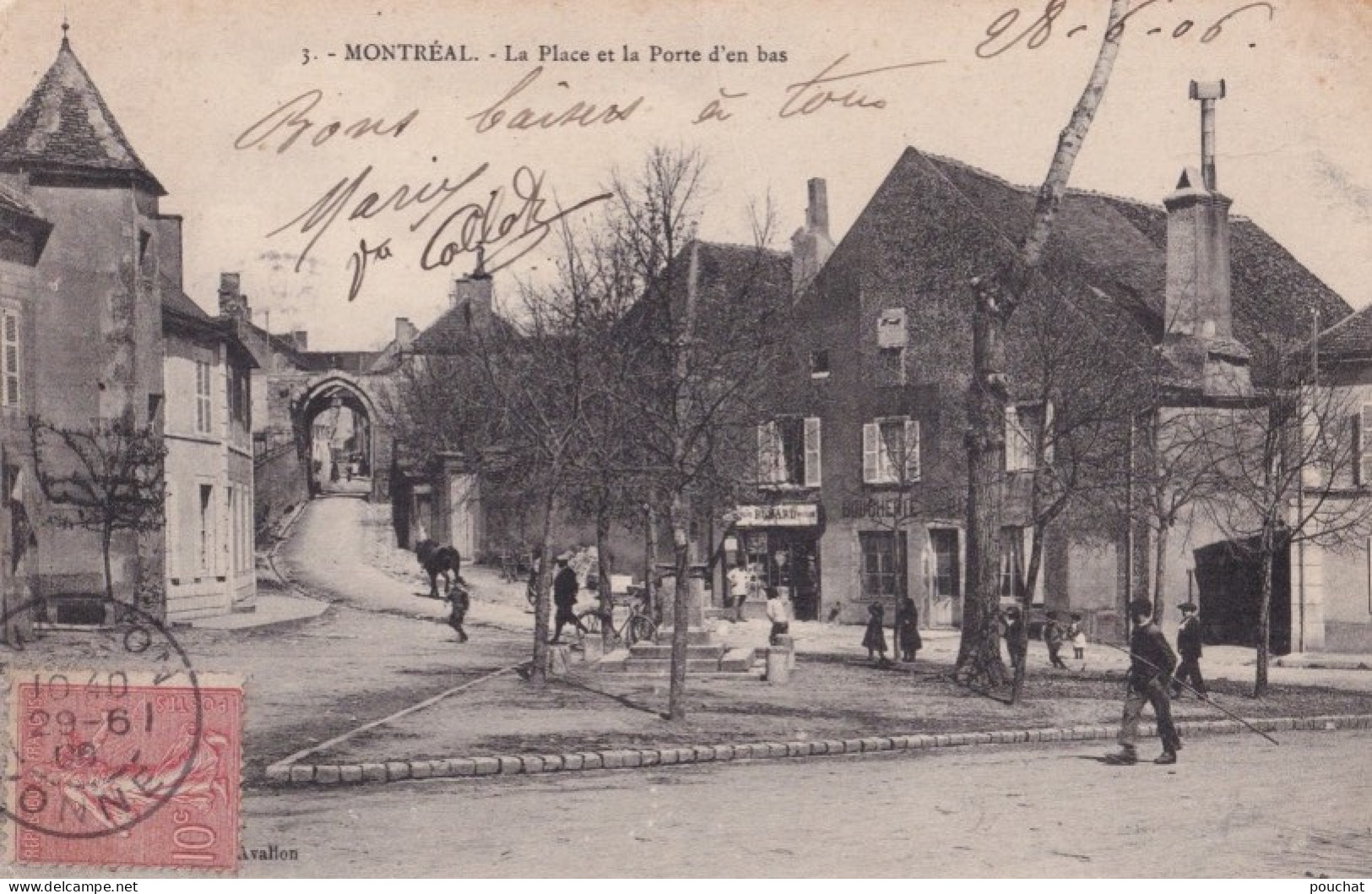 Y7-89) MONTREAL (YONNE) PLACE ANIMEE ET PORTE D ' EN BAS - ANIMEE - 1906  - Montreal