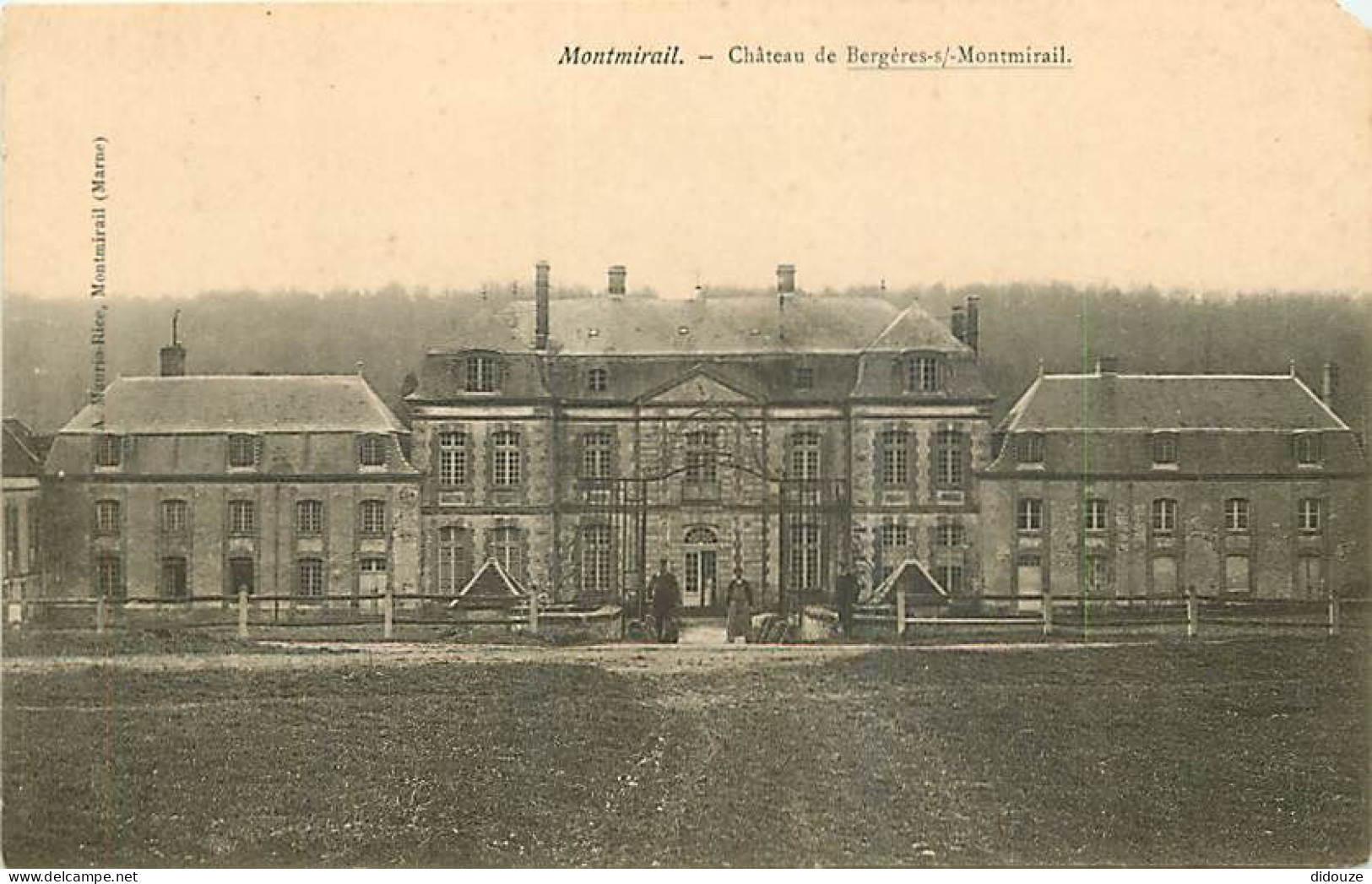 51 - Montmirail - Château De Bergères Sur Montmirail - Animée - CPA - Etat écornée En Haut à Droite - Voir Scans Recto-V - Montmirail