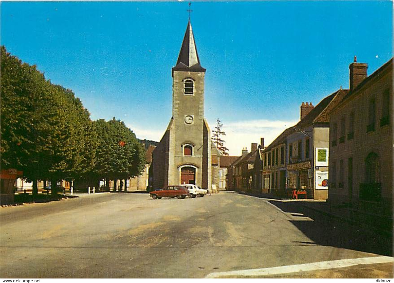 89 - Veron - L'Eglise Et La Place - Automobiles - Carte Neuve - CPM - Voir Scans Recto-Verso - Veron