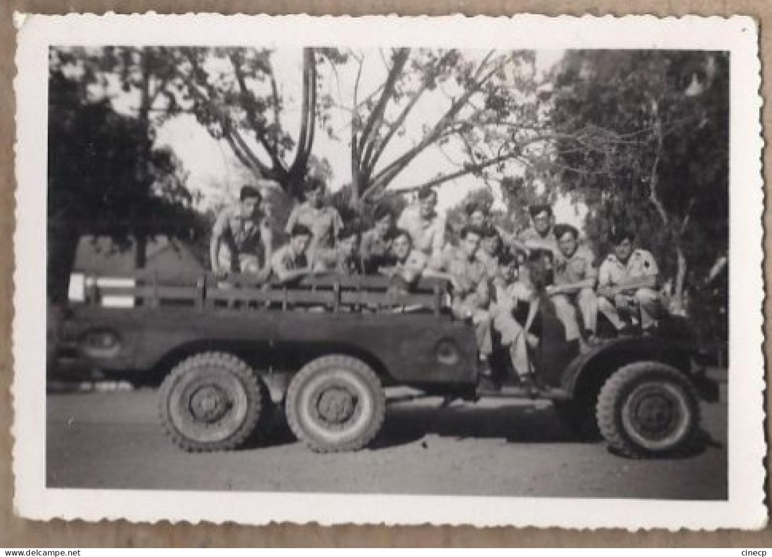 PHOTOGRAPHIE MILITARIA CAMION Américain DODGE 6X6 409922 1949 - 45 ème Régiment Infanterie MILITAIRES Dessus - Vrachtwagens En LGV