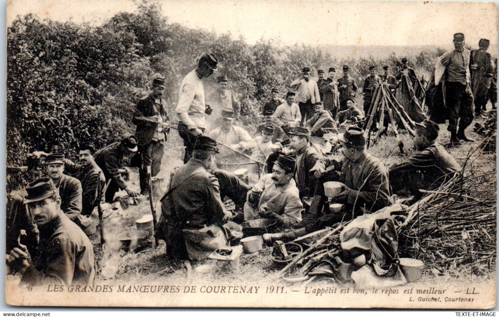 45 COURTENAY - Manœuvres 1911, Soldats Au Repos  - Courtenay