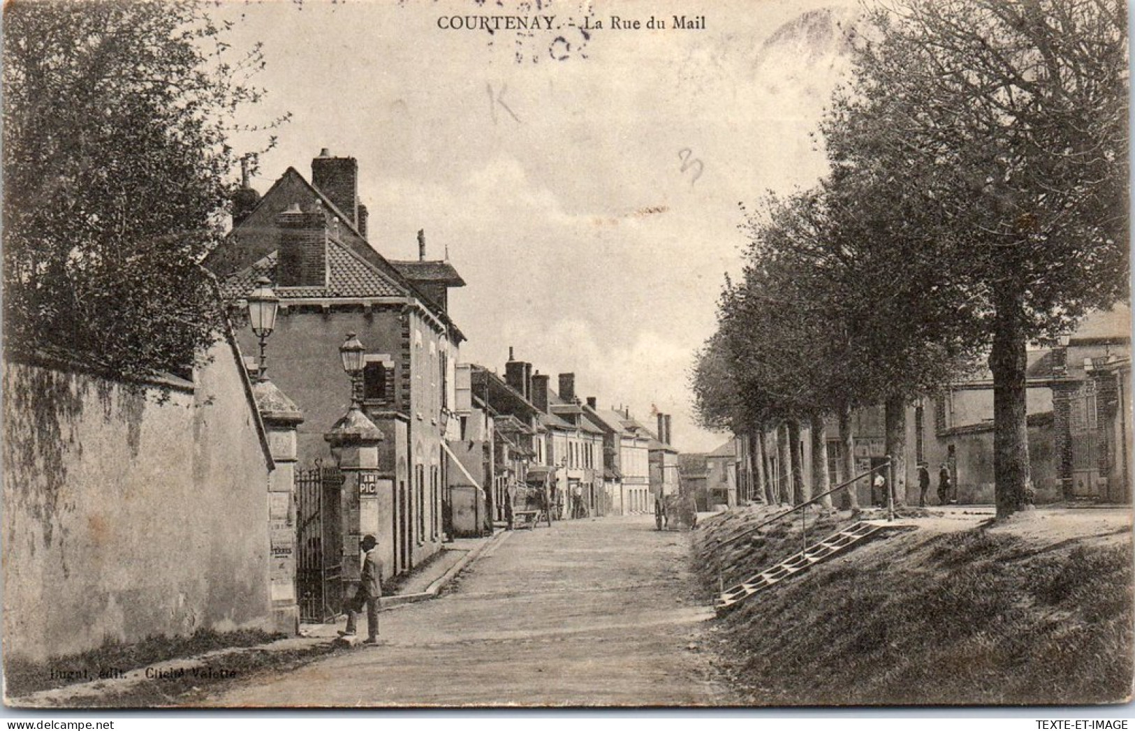 45 COURTENAY - La Rue Du Mail  - Courtenay