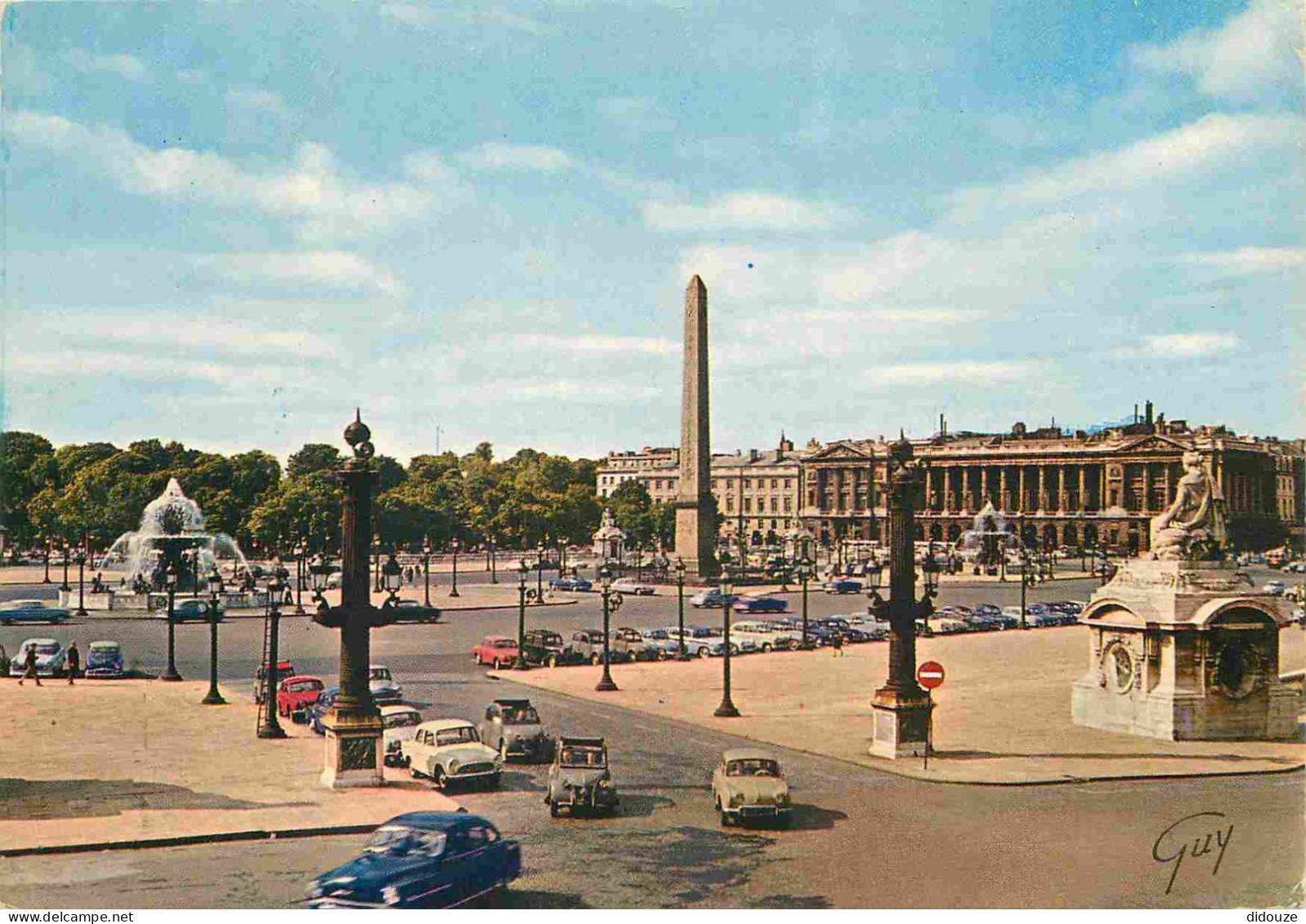 Automobiles - Paris - La Place De La Concorde - Au Centre L'obélisque De Louqsor - A Droite L'hôtel Grillon - 2CV - CPM  - Turismo