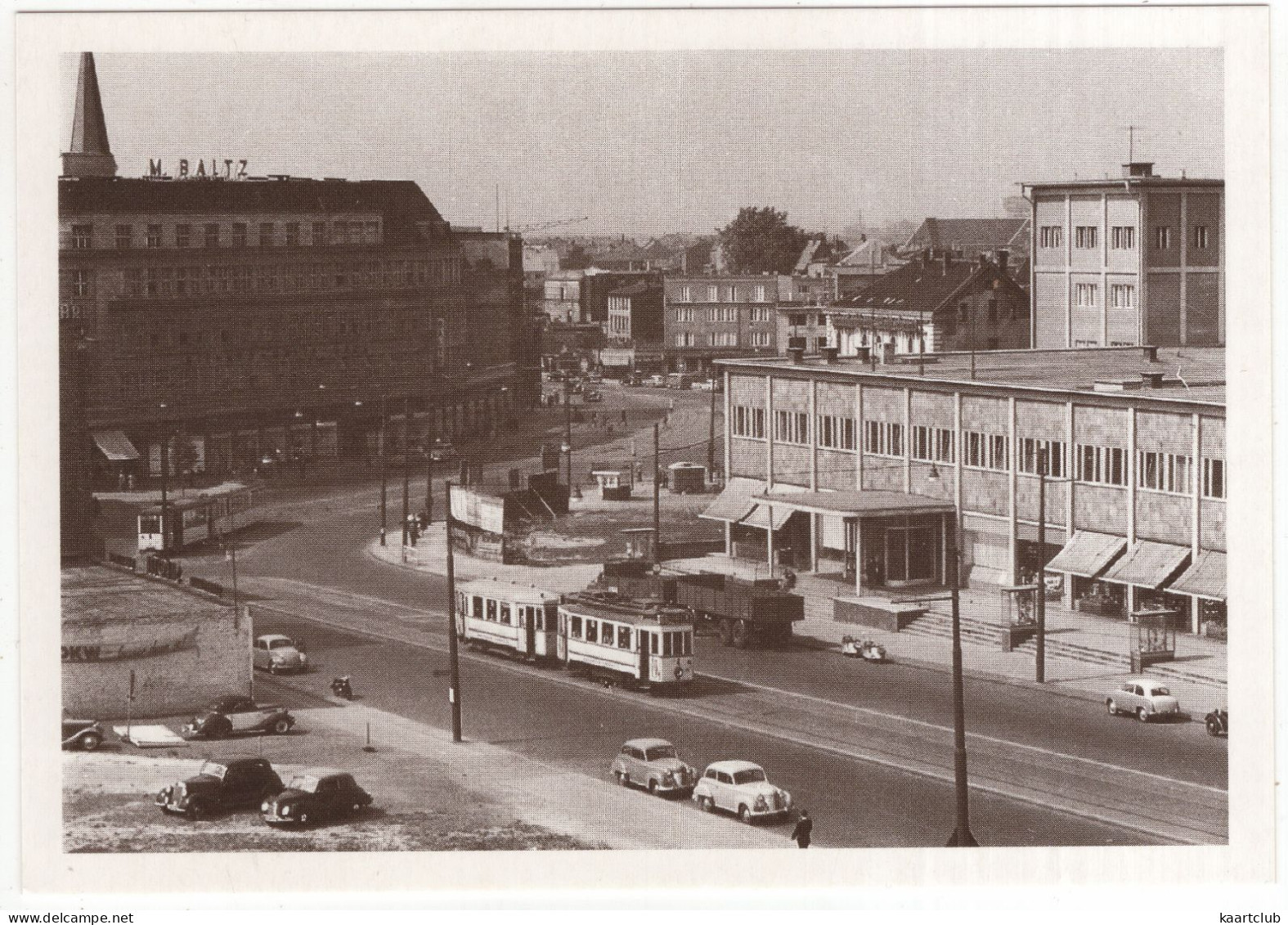 Bochum-Innenstadt: OPEL OLYMPIA '52, TRAM, DKW CABRIO, MERCEDES 170 VA, VW 1200 KÄFER/COX - Massenbergstr.1953 - Turismo