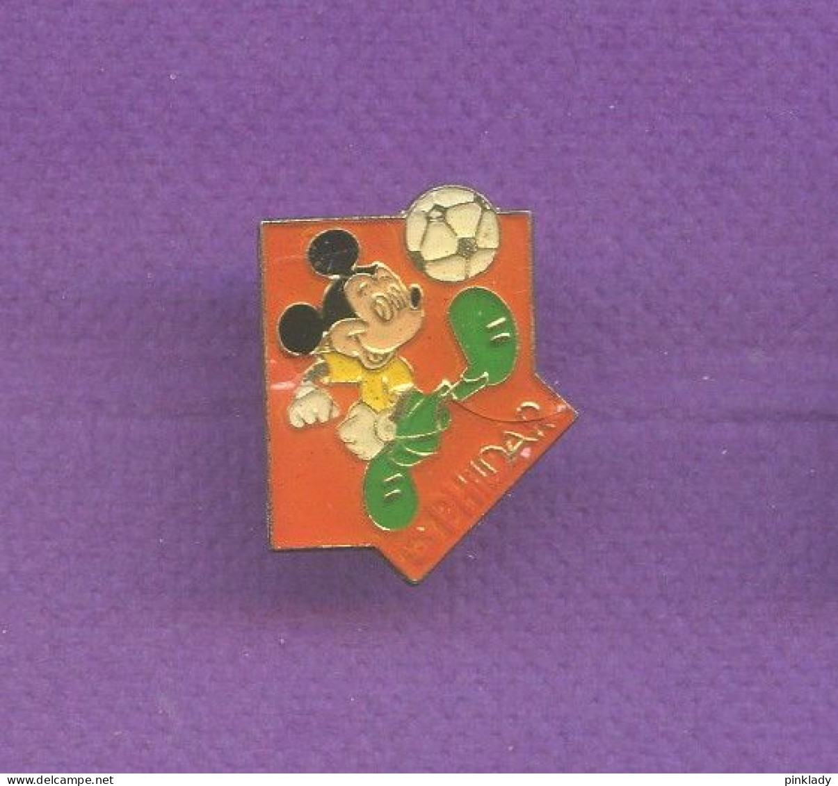 Rare Pins Disney Mickey Football Phildar Q178 - Disney
