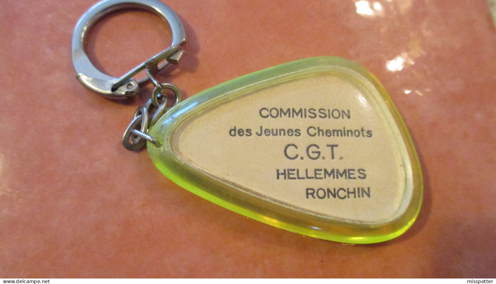 Porte Clé Vintage Commission Des Jeunes Cheminots C.G.T. Hellemmes Ronchin - Porte-clefs