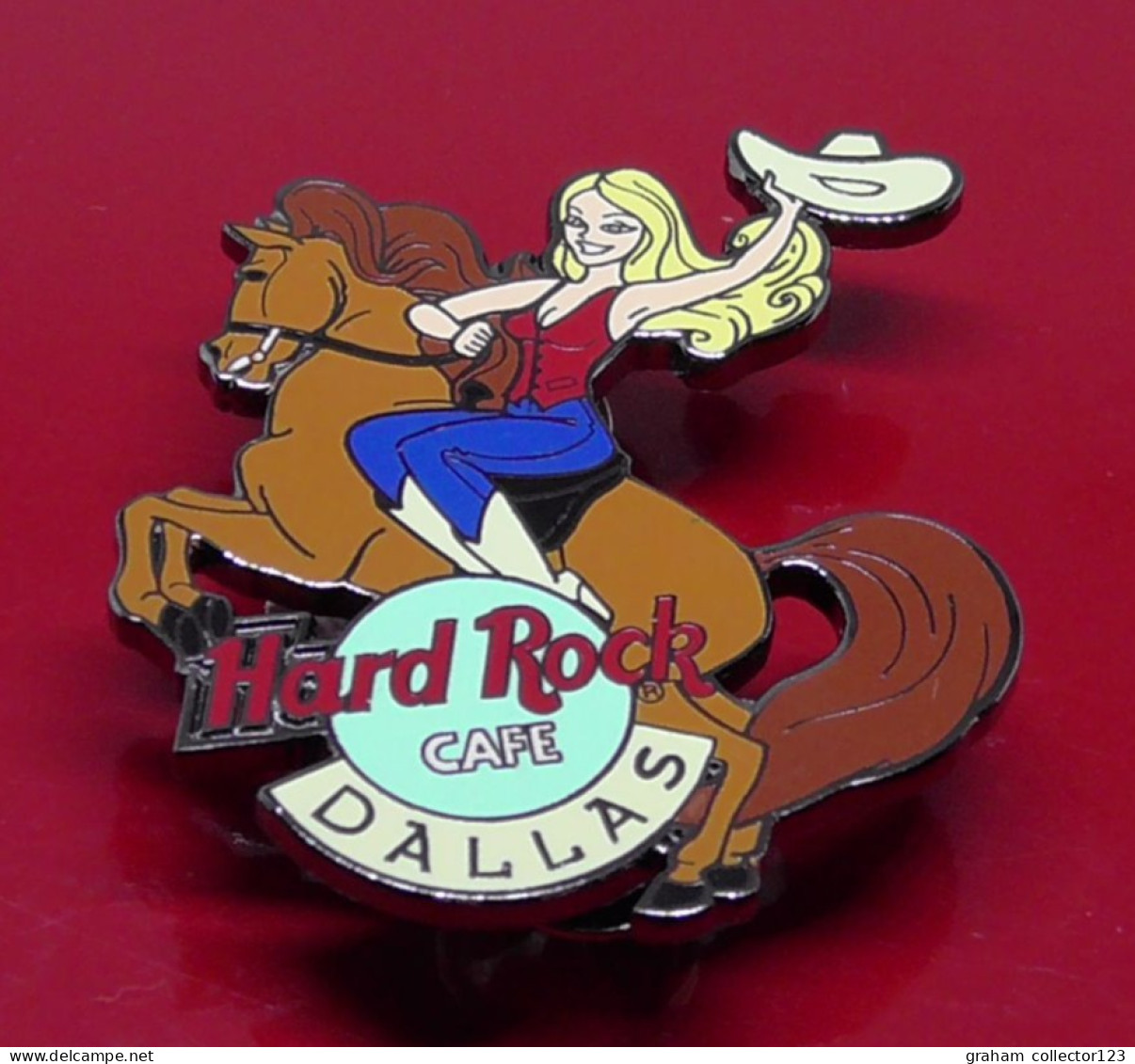 Hard Rock Cafe Enamel Pin Badge Dallas USA Lady On Horse Cowgirl Pin - Música