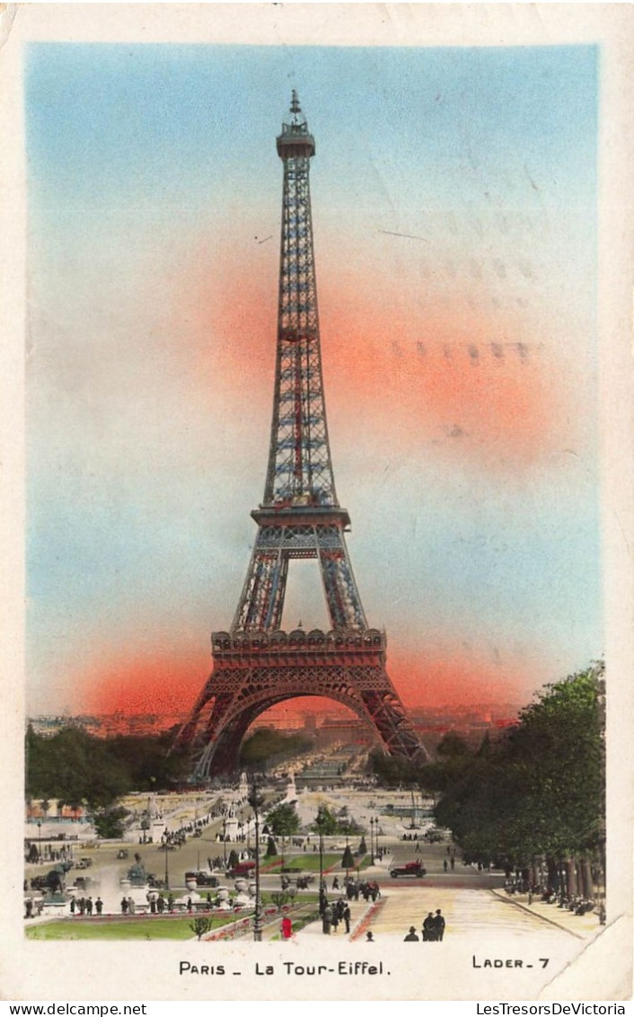 FRANCE - Paris - Vue Sur La Tour Eiffel - Vue D'ensemble - Animé - Voitures - Colorisé - Carte Postale Ancienne - Eiffeltoren