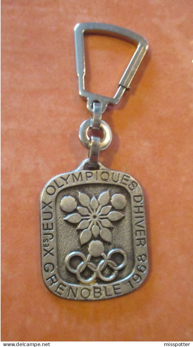 Porte Clé Vintage Jeux Olympiques D'hiver Grenoble 1968 - Llaveros