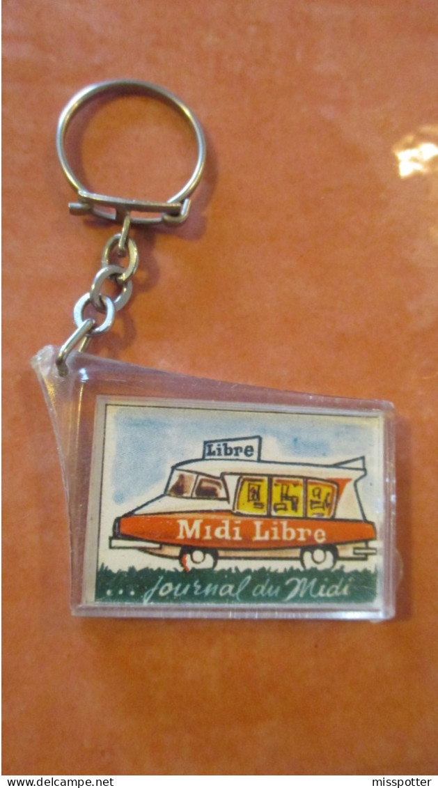Porte Clé Vintage Véhicule Publicitaire Midi Libre Caravane Tour De France Années 60 - Porte-clefs