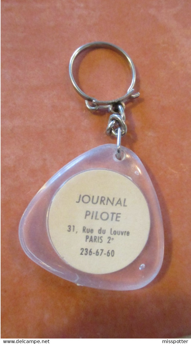 Porte Clé Vintage Astérix Journal Pilote Jeu De Patience - Llaveros