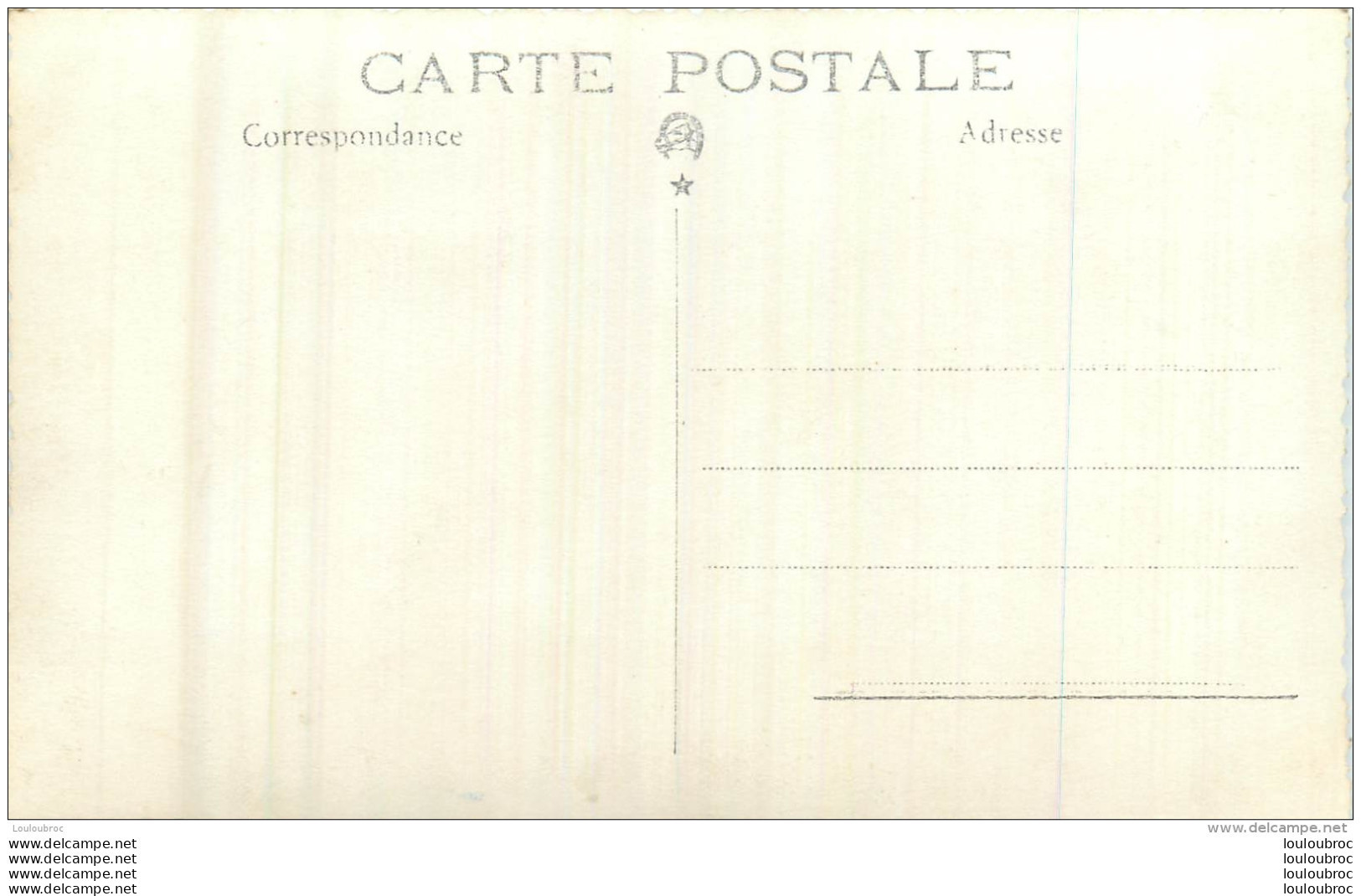 CARTE PHOTO   4 PERSONNES  EN BARQUE - A Identifier