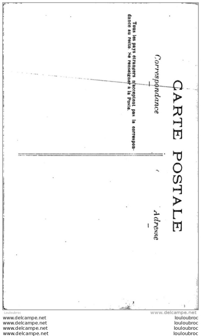 CARTE PHOTO GROUPE DE PERSONNES ET UN SOLDAT LIEU NON IDENTIFIE - Zu Identifizieren