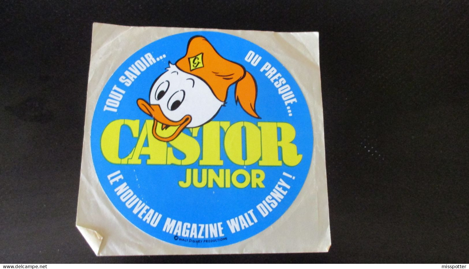 Autocollant Original Vintage Lancement Magazine Walt Disney Castor Junior 11 Cm De Diamètre - Pegatinas