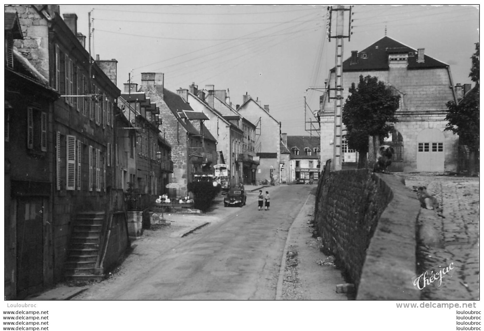 RARE CROCQ LA GRAND'RUE AVEC VIEILLE AUTO - Crocq