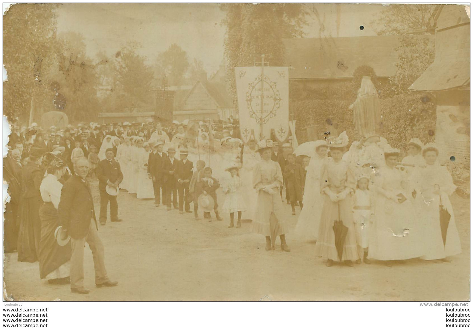 CARTE PHOTO  CONFRERIE DE NOTRE DAME DE BON SECOURS  LIEU NON IDENTIFIE - Te Identificeren