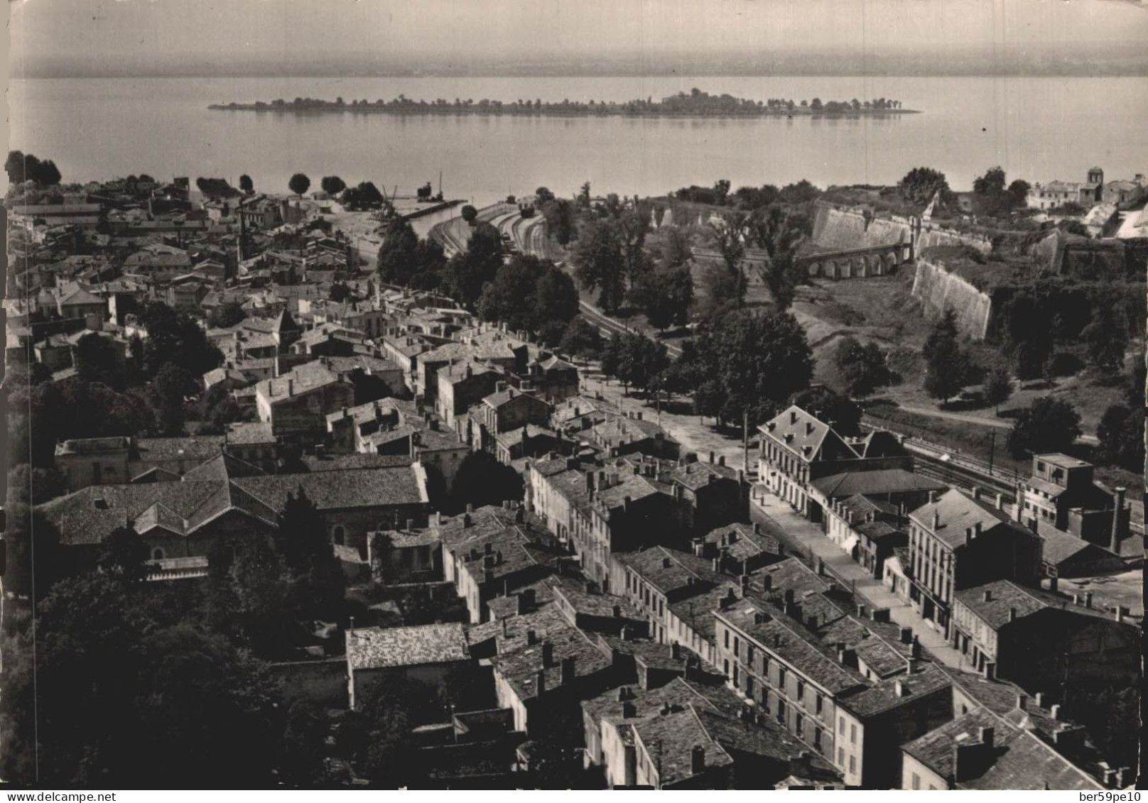 33 EN AVION AU-DESSUS DE... BLAYE COURS DE LA REPUBLIQUE - Blaye