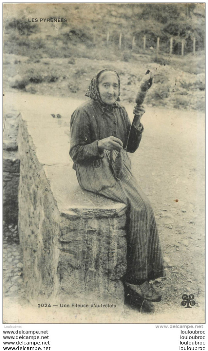 UNE FILEUSE D'AUTREFOIS DANS LES PYRENEES METIER LAINE - Craft