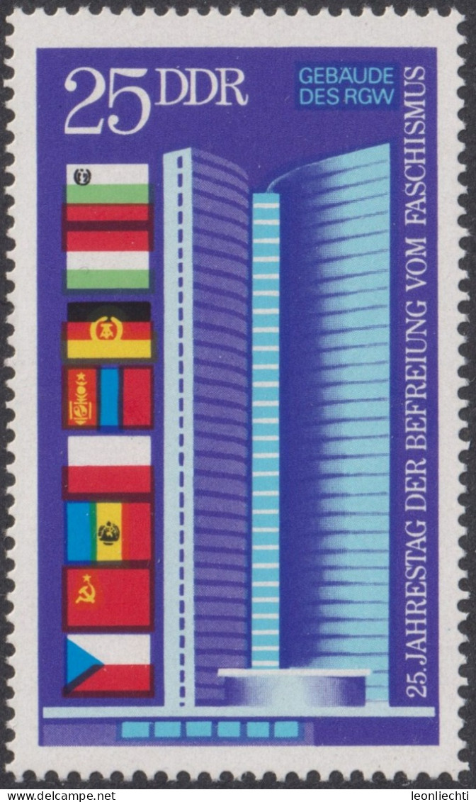 1970 DDR ** Mi:DD 1571, Sn:DD 1202, Yt:DD 1263, Sg:DD E1292, Ratsgebäude ,Flaggen, Befreiung Vom Faschismus - Postzegels