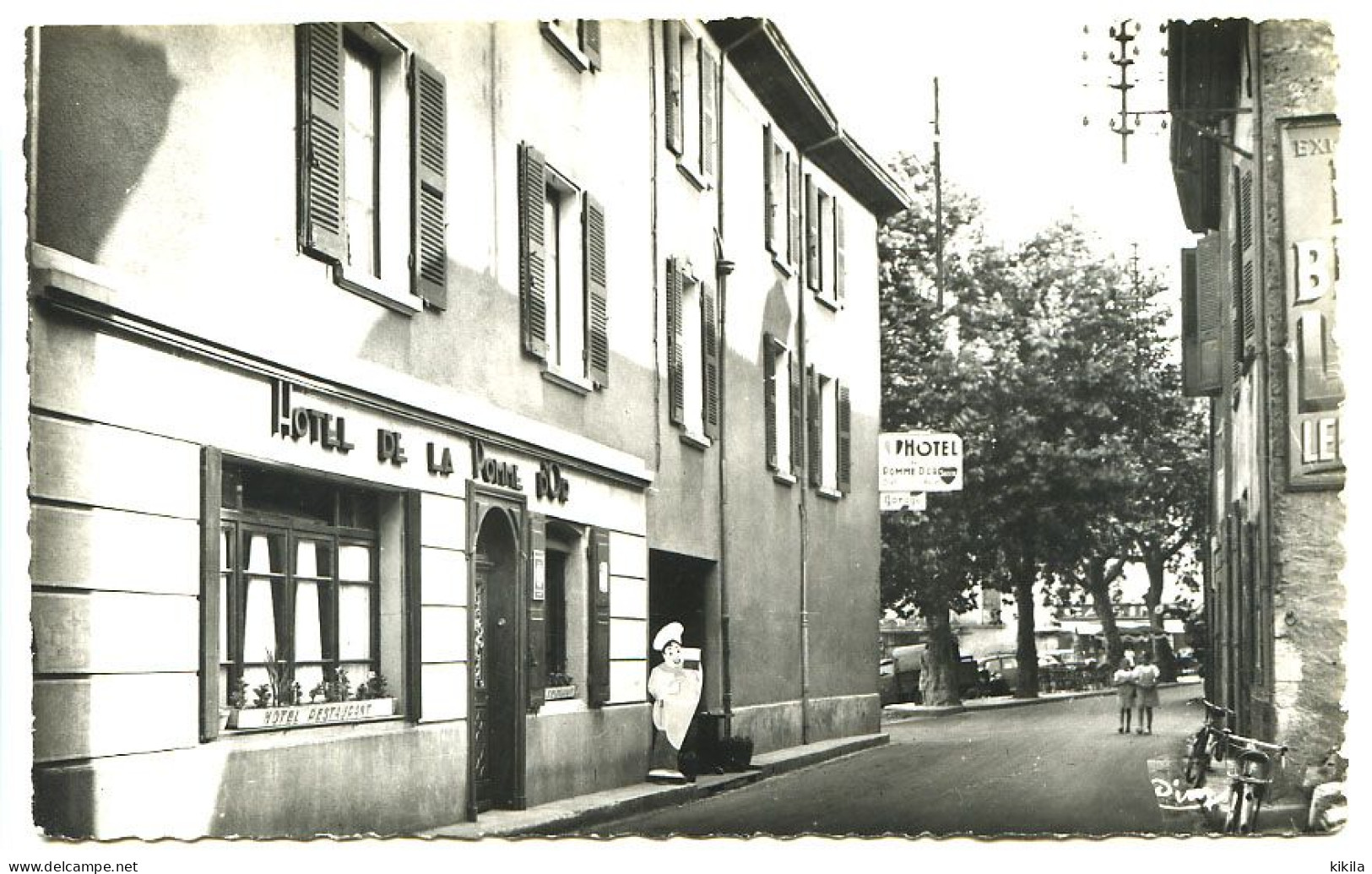 CPSM Dentelée 9 X 14 Isère TULLINS Hôtel De La Pomme D'Or  Hôtel Restaurant Garage    Fillettes Vélos Parking Le Casino - Tullins